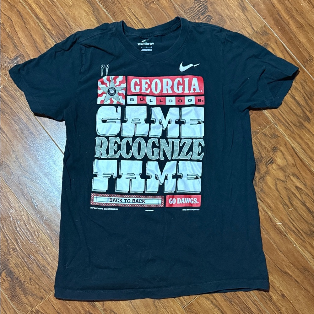 The Nike Tee Men’s Small Black Georgia Bulldogs T-Shirt Crewneck Short Sleeve